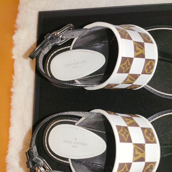 LOUIS VUITTON Leather Printed T-Strap Sandals Size 37 Never Worn! - Picture 4 of 8